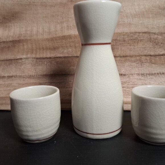 Fuji Sake Tea Set Geisha Girls Japan Pitcher Cups 3 piece Ceramic Crazing - Picture 5 of 10